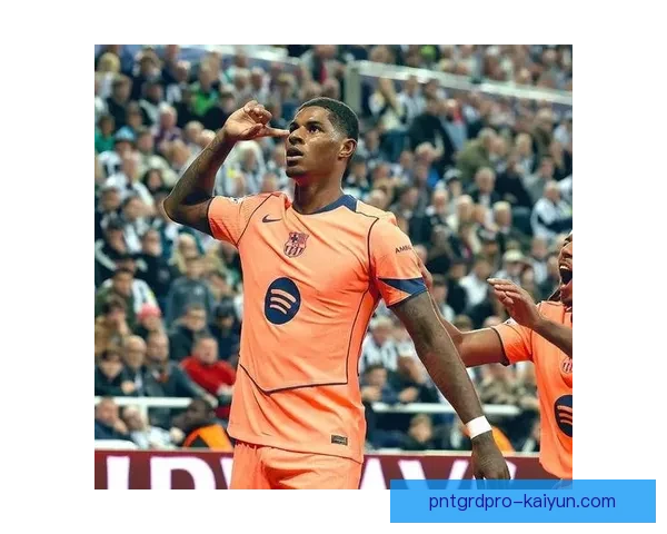 拉什福德技术细节拆解：展现其在场上表现的核心能力与技巧分析