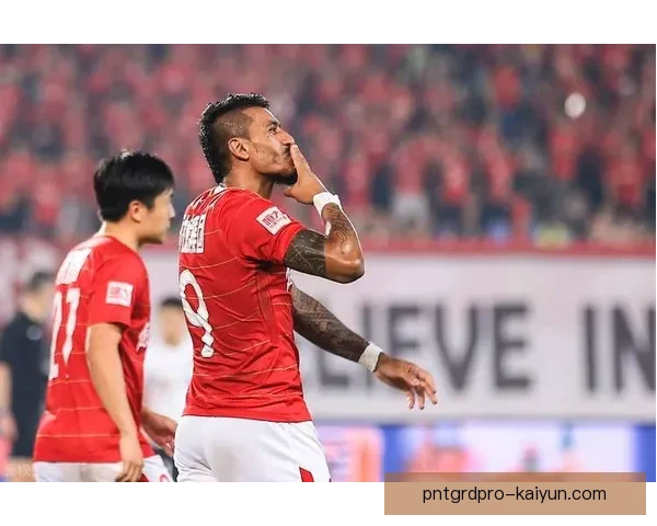 里昂战术解析：球队表现稳健，攻防体系逐渐成型